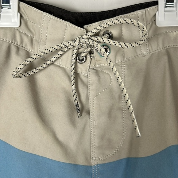 Vissla Point Breaker Ecolastic Striped Board Shorts -Size 22 - Picture 4 of 7